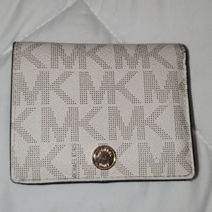 White Michael Kors Wallet